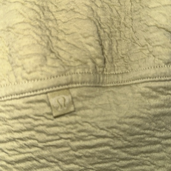 NWT Lululemon Top - Picture 6 of 6